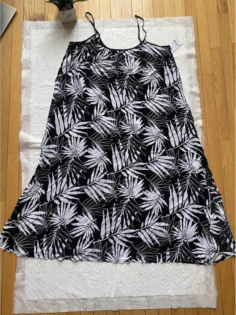 Joyspun Black and White Leaf Print Spaghetti Strap Dress 3X - Picture 3 of 12